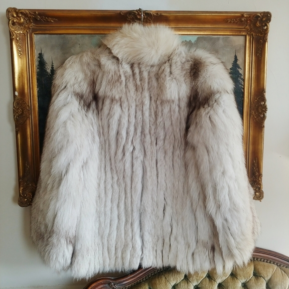 *SOLD* Vintage Fox Fur Coat - Picture 2 of 10